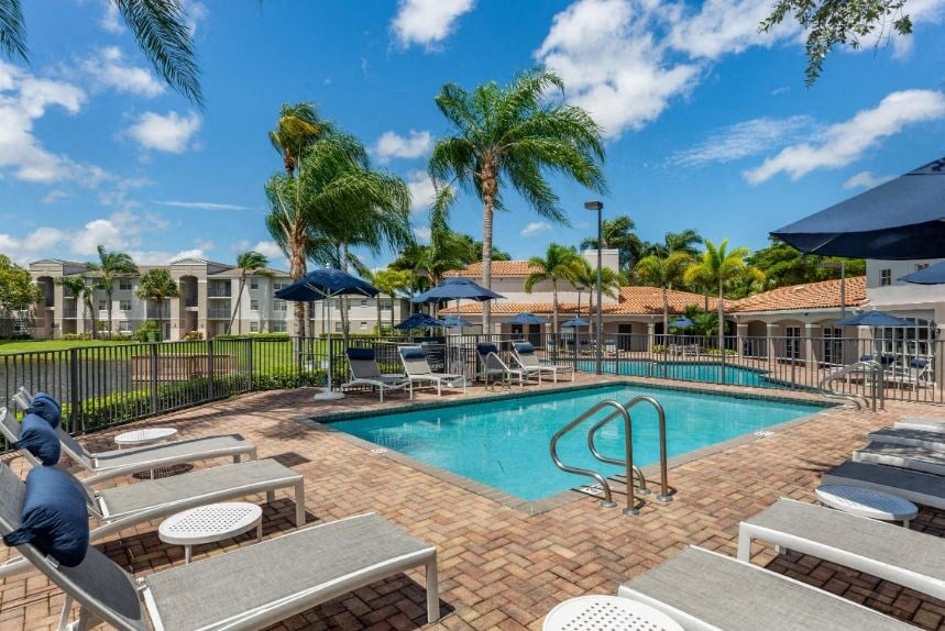 Gatehouse at Pine Lake Apartments | Apartments in Pembroke Pines, FL